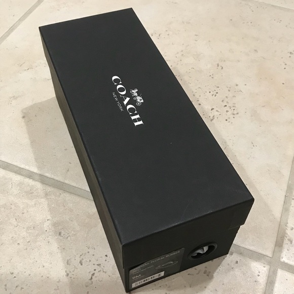 Only size 9 left! NIB Coach flip flops - Picture 6 of 6